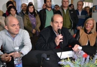 Intendente kirchnerista contradice a Macri y declara inamovibles el 24 de marzo y el 2 de abril