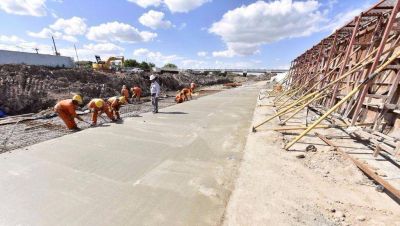 Contrapunto por los plazos para terminar el ensanche del arroyo del Gato