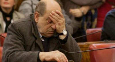 Arroyo suma otro conflicto: Su chofer increp� a un vecino que lo filmaba en infracci�n