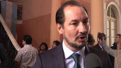 Saravia no se qued� callado y respondi� a Firgerio