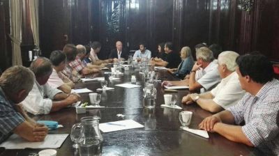 Intendentes de Cambiemos buscan en Naci�n fondos para casas y cloacas