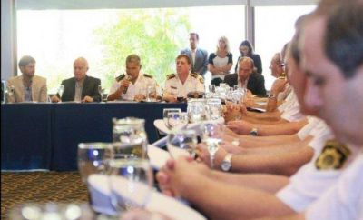 Lifschitz se reuni� con jefes policiales para avanzar en seguridad