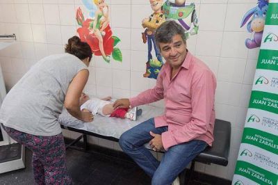 Juan Zabaleta lanz� el Plan de Vacunaci�n 2017 en William Morris