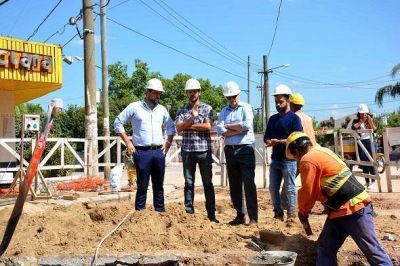 Delfino recorri� obras de agua potable y cloacas en Hurlingham