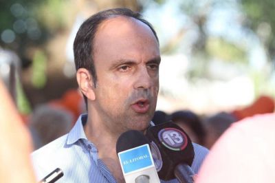 Corral, antes de negociar con Macri