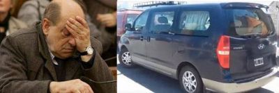 �Y la multa?: Escrachan el Arroyom�vil en doble fila