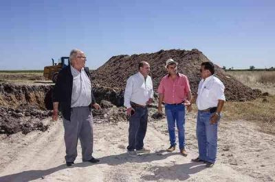 El Intendente recorri� trabajos de entoscado en el Camino Las Blancas