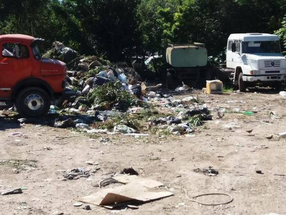 Vecinos de Tolosa preocupados por un basural a metros de un centro de salud