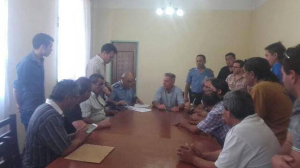 Arcioni y Ale firmaron acta compromiso con remiseros para reforzar la seguridad en Comodoro