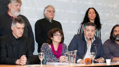 Gremios docentes exigen una paritaria nacional