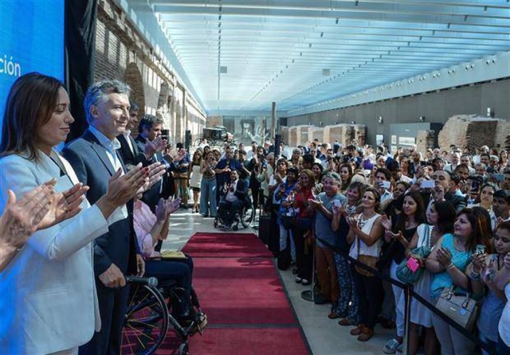 Con el apoyo de Massa, Macri reforz por decreto los controles inmigratorios