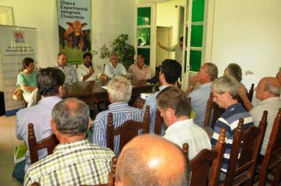 EN CHASCOMÚS: El Ministro de Agroindustria de la Provincia de Buenos Aires firmó convenios de cooperación con el titular del INTA
