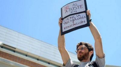 Bara�ao se encierra y resurge el conflicto con los cient�ficos
