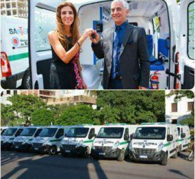 La Gobernadora entreg� 50 ambulancias