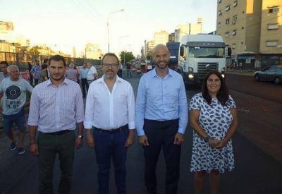 Valenzuela y Dietrich presentaron la repavimentaci�n de Rivadavia