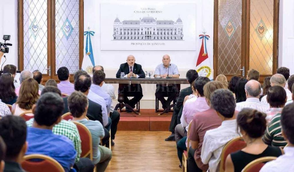 Lifschitz entreg� aportes del programa 