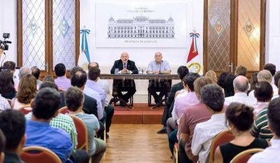 Lifschitz entreg� aportes del programa 