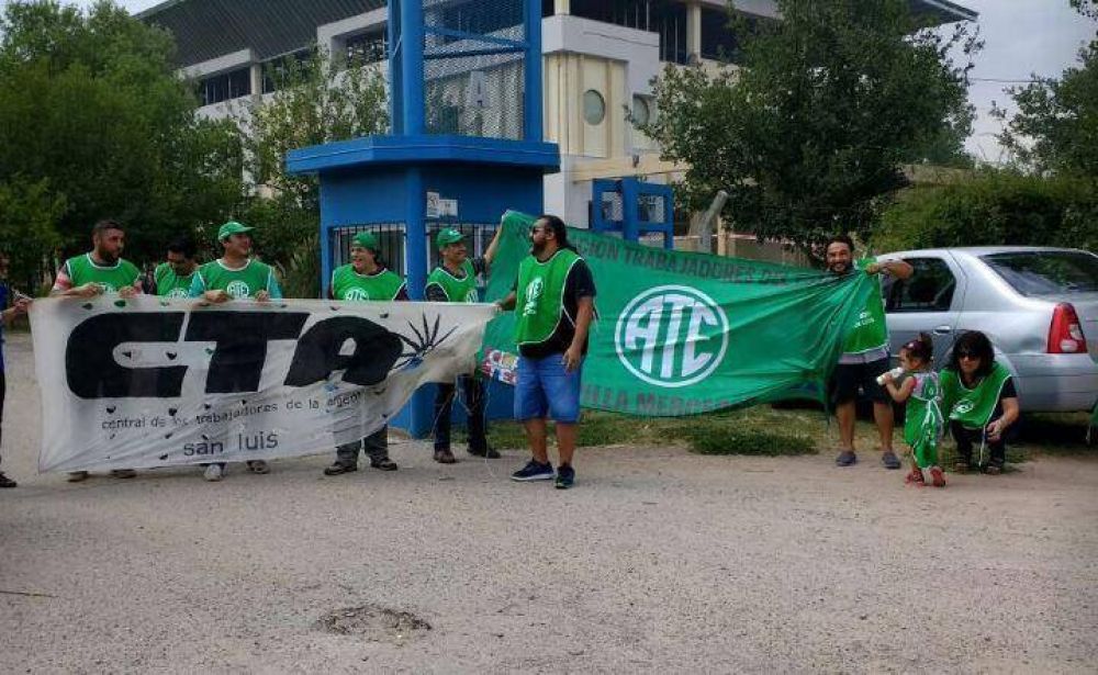 Trabajadores de INTI San Luis protestaron contra despidos en el sector