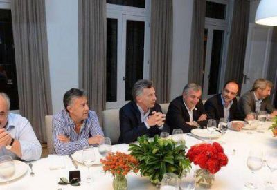 Buscan un acercamiento con Lousteau