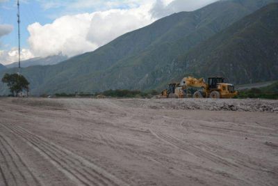 VOLC�N: EMPEZARON A INSTALAR LAS PRIMERAS VIVIENDAS TRANSITORIAS
