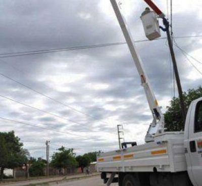 Continua trabajando en la reposici�n de la luminaria en distintos barrios de la ciudad