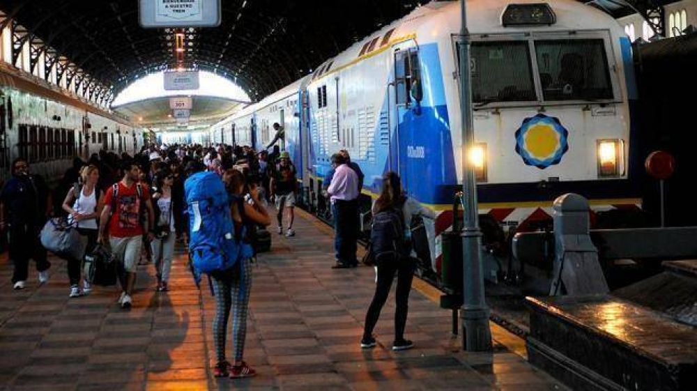 Se restableci� el servicio del ferrocarril que une Retiro con Tucum�n