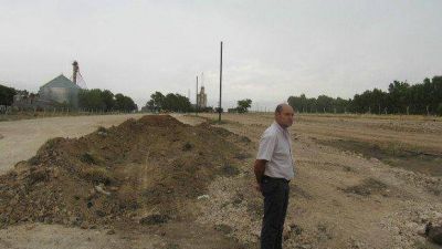 Reyes supervis� el avance de la playa de camiones