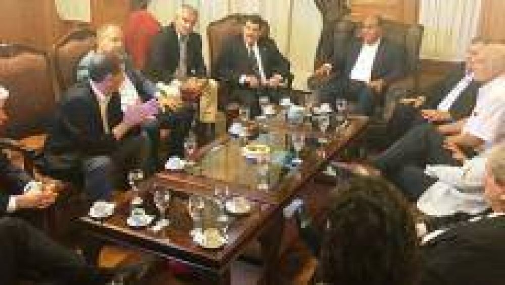 Avanzan en el proyecto de una C�mara que represente a los empresarios del interior