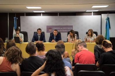 La C�mara de Diputados incorpor� a tres trabajadoras transg�nero