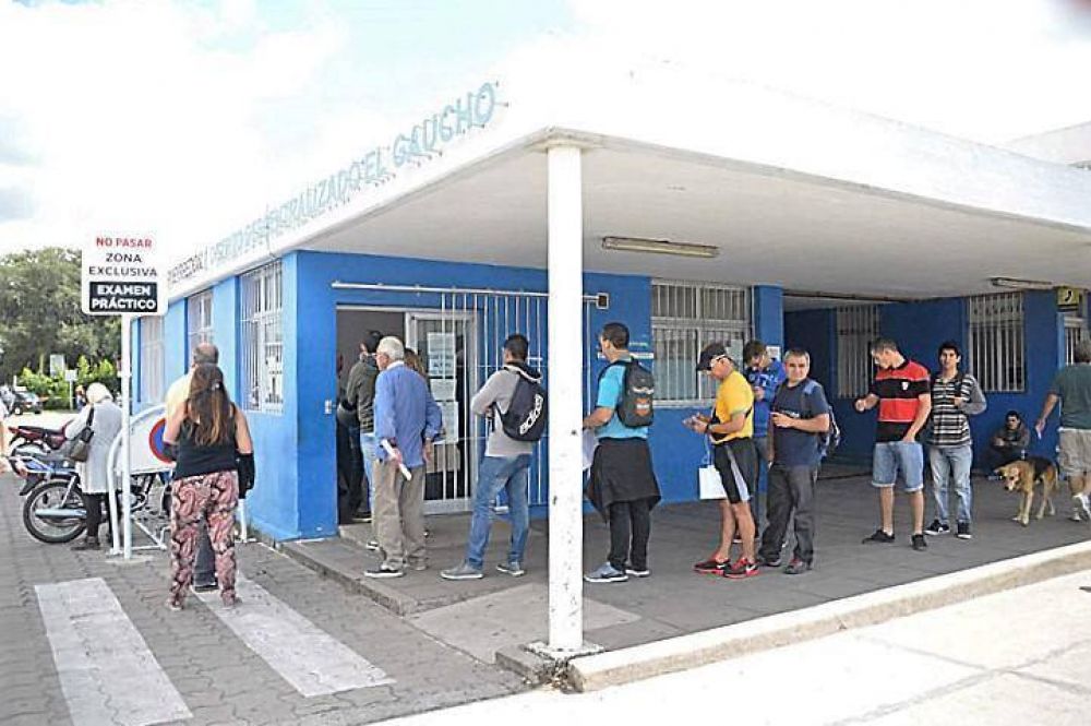 Sale m�s caro obtener o renovar la licencia de conducir