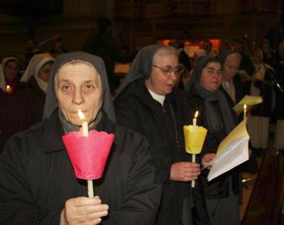 Alarma por la fuga de curas y monjas: 2300 menos al a�o