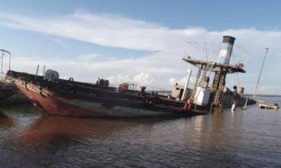 Posadas: comenzaron los trabajos de recuperaci�n de los ferris hundidos en Nemesio Parma