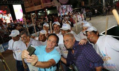 Referentes del PJ pasean las calles como signo de unidad de cara a la interna