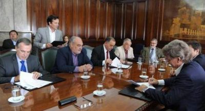 Colombi firmó un acuerdo para estudios sobre el río Paraná