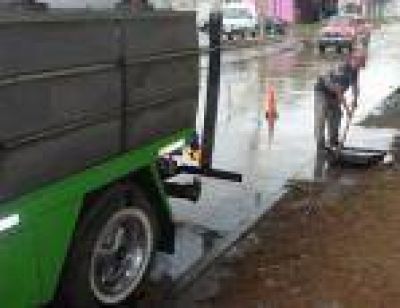 Florencio Varela: Contin�a el saneamiento hidr�ulico luego de las lluvias