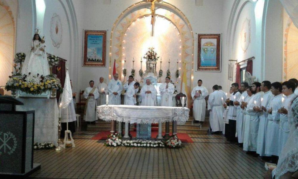 Bendicen velas en Aregu�