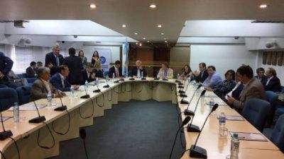 Corpacci se reuni� con gobernadores para tratar las paritarias docentes