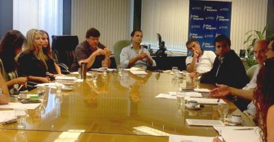 Coordinan acciones para reconstruir las zonas afectadas por el alud