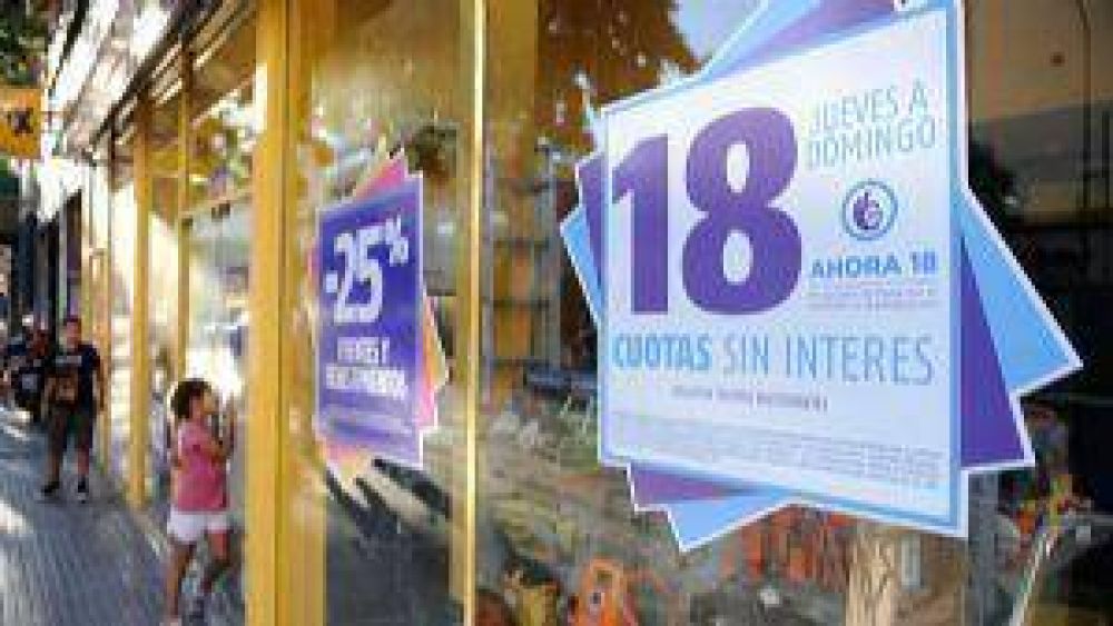 Los comercios etiquetan precios al contado y piden consultar planes