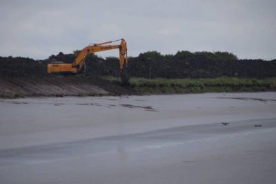 El ensanche y limpieza del Canal 1 avanza aguas arriba