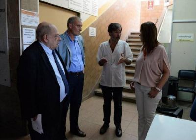 Mientras piden la emergencia sanitaria, Vidal recorri� las obras del HIGA