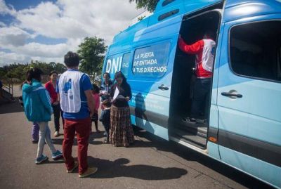  El Cami�n para tramitar DNI y pasaporte llega a Alfar