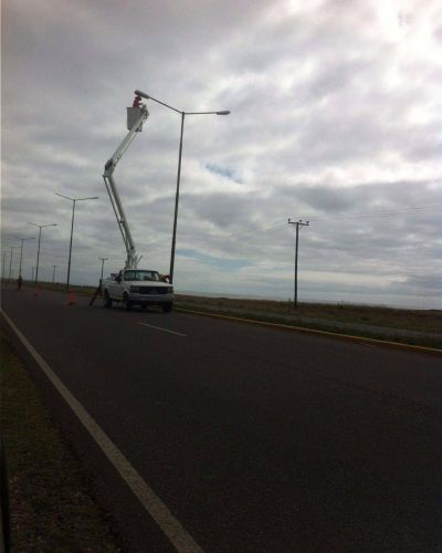 Arrancaron las obras para cambiar postes, luminarias y sem�foros en la ruta 11