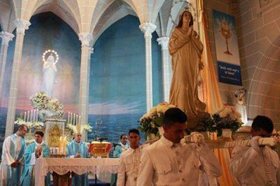 Monse�or Marino presidi� la misa en honor a la Virgen Stella Maris