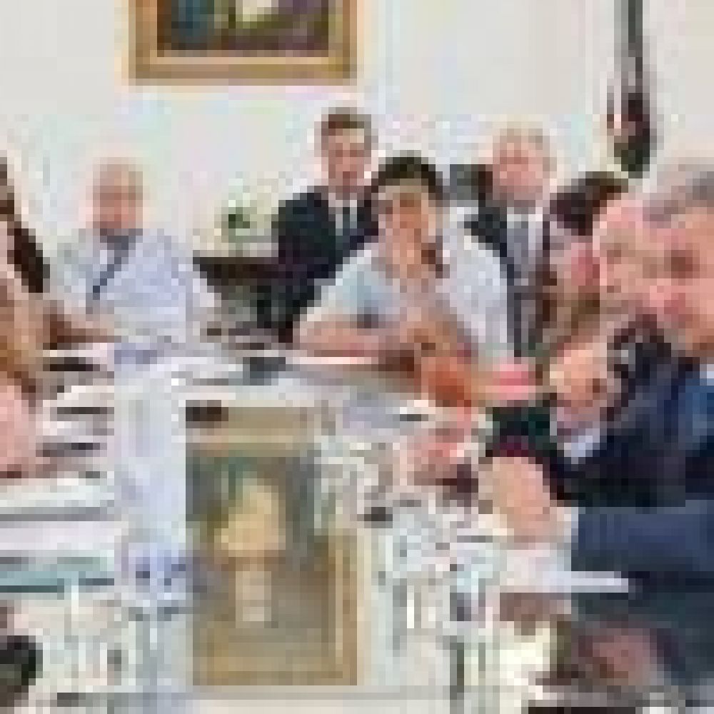 GOBIERNO ANALIZA EL PLAN DE RECONSTRUCCI�N DE VOLC�N