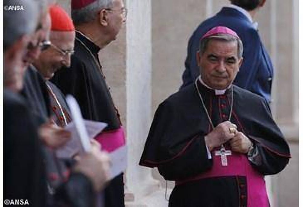 El Papa nombra a Mons. Becciu delegado especial para el Capítulo extraordinario de la Orden de Malta