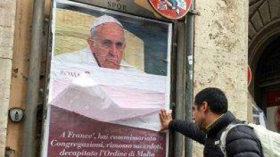 Tras los afiches, el Papa carga contra la 