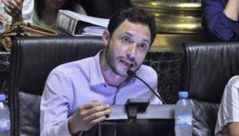 Ferraro quiere que los colegios privados blanqueen los subsidios