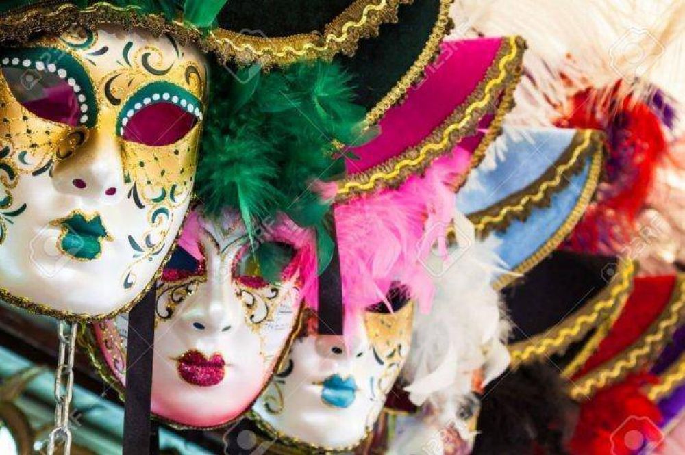 En el mes del carnaval, empezó la danza de las mascaritas