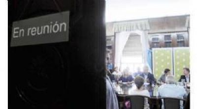 Los docentes rechazan oferta del 18% formulada por el gobierno